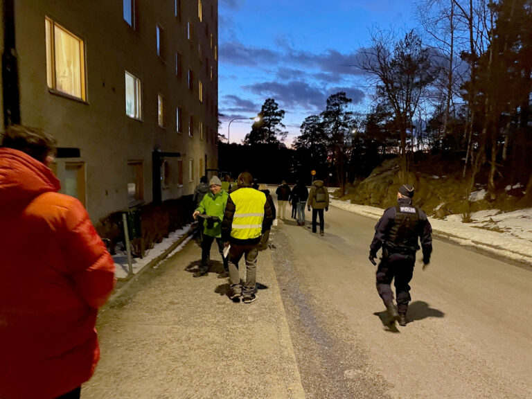 Nu har vi genomfört årets första trygghetsinventering i Rinkeby tillsammans med Stockholms stad - Rinkeby-Kista stadsdelsförvaltning. Det var mycket god uppslutning med närmare 30 deltagare från Familjebostäder, Skolfastigheter i Stockholm AB, SISAB, Victoriahem, Polismyndigheten, Rinkeby-Kista stadsdelsförvaltning, Trafikkontoret, Stockholms stad, Hyresgästföreningen och boende.